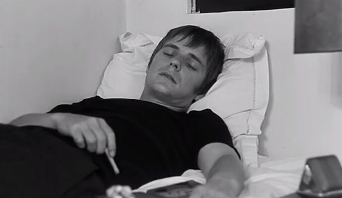 Un homme qui dort